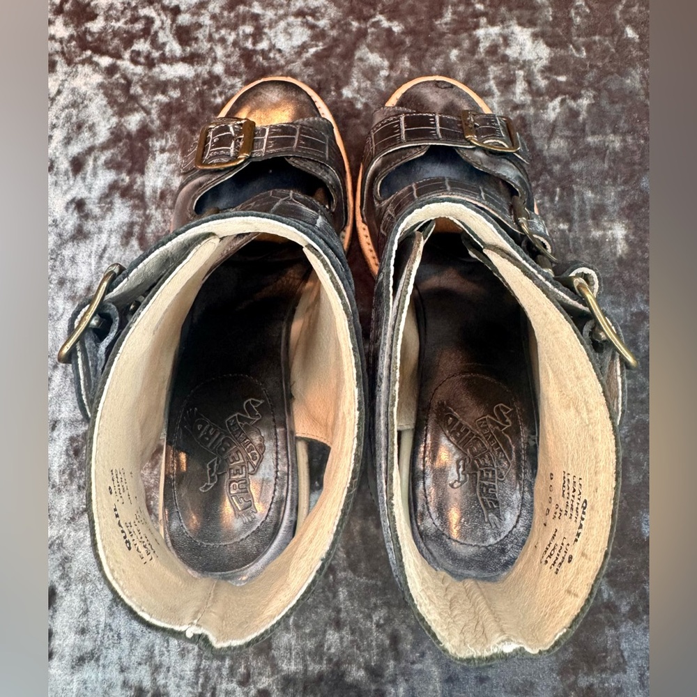 FREEBIRD Quail Black Multi Distressed Strappy Sandals Size 9 - Picture 11 of 14